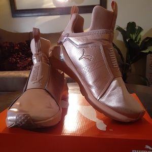 Womens Puma walking shoes